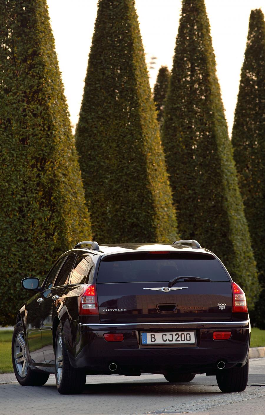  Chrysler 300C Touring 2005 года  (фото 27 из 44)